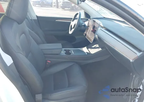 2025 Tesla Model Y Long Range Dual Motor Rear-Wheel Drive from USA, damaged, VIN 7SAYGDED2SF219910